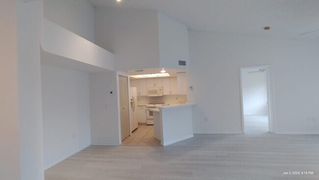 Building Photo - 4155 N Haverhill Rd