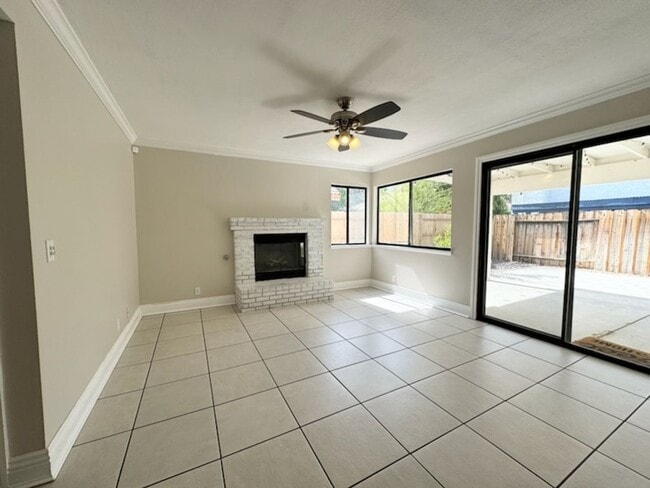 Building Photo - Please contact Vaughn Realty to set up an ...