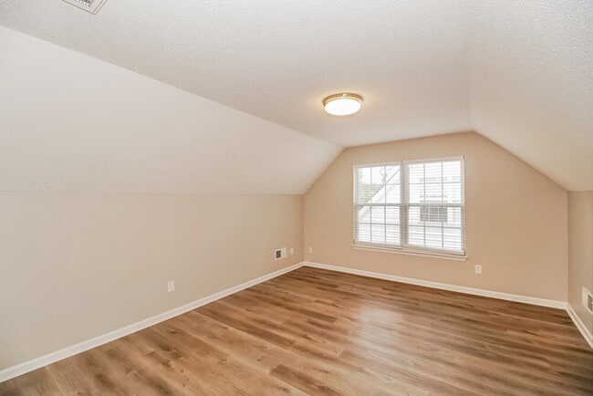 Building Photo - 15185 Tracy Beth Rd