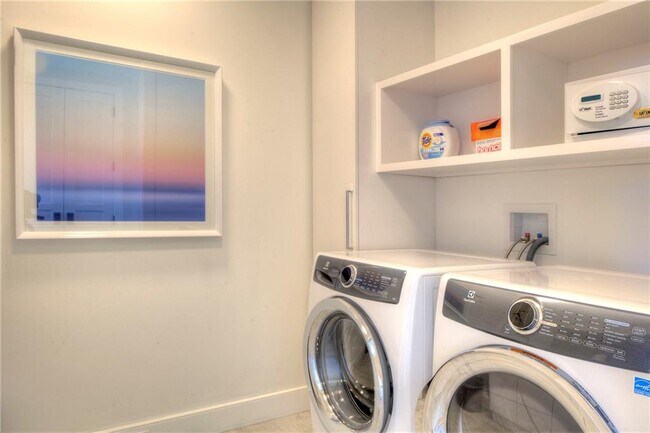 Building Photo - 766 Indian Ave