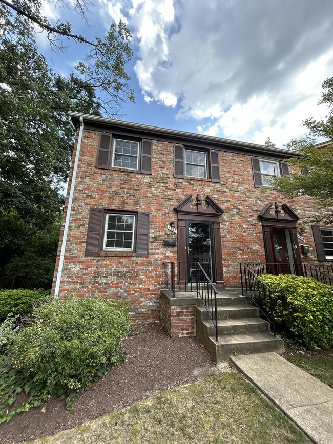 Building Photo - 6537 Beechwood Dr