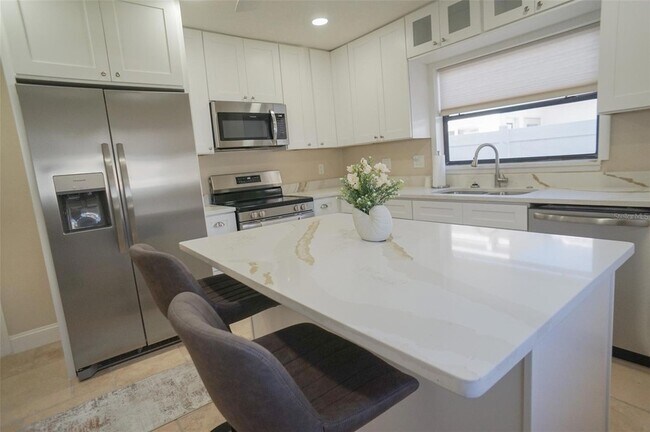 Building Photo - 929 Lantana Ave