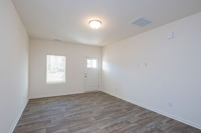 Building Photo - 7028 Duncan Acres Dr