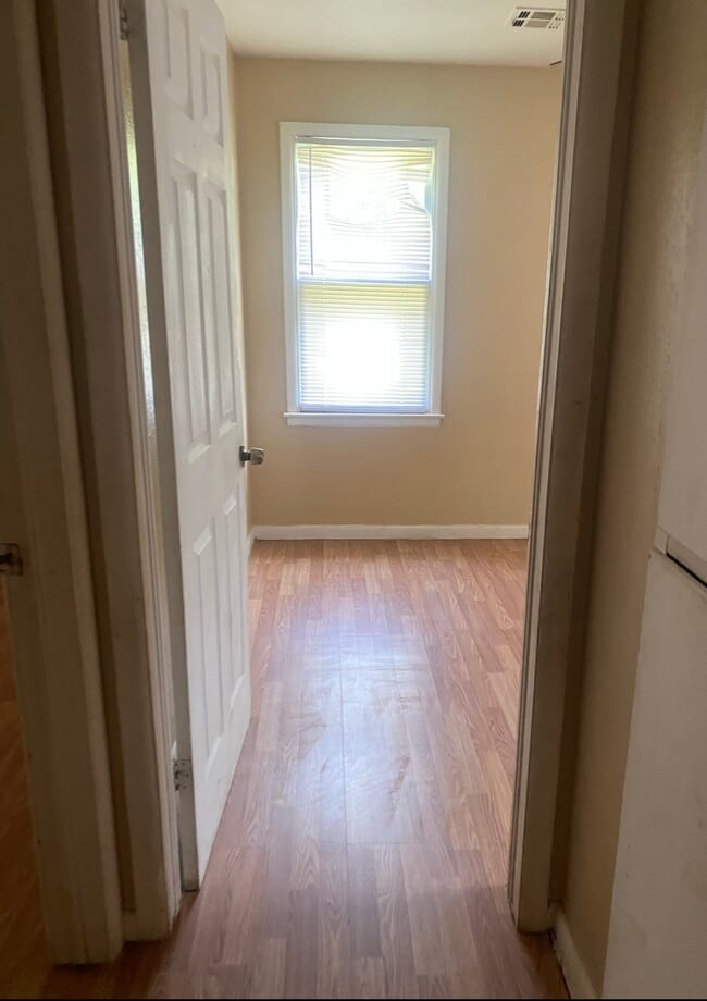 Building Photo - 12704 NE 40th St