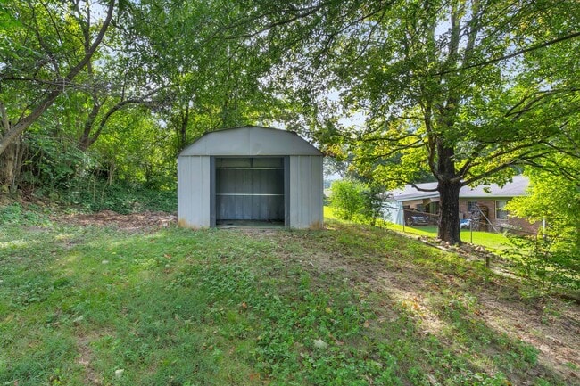 Building Photo - Located in the Heart of Hixson! 3 beds, 2 ...
