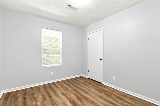Building Photo - 413 Bob Wood Dr