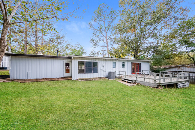 Building Photo - Charming, Brick Ranch-Style Home