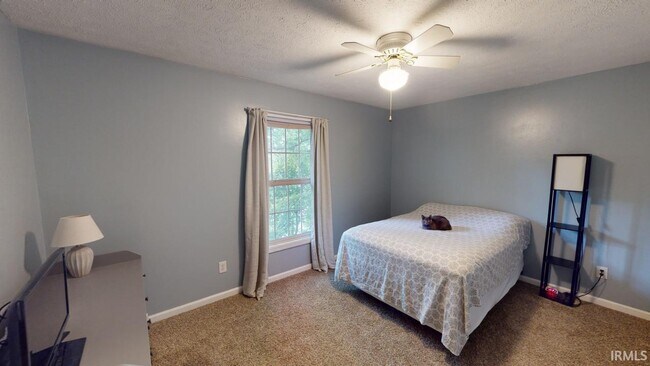 Building Photo - 733 E Sherwood Hills Dr