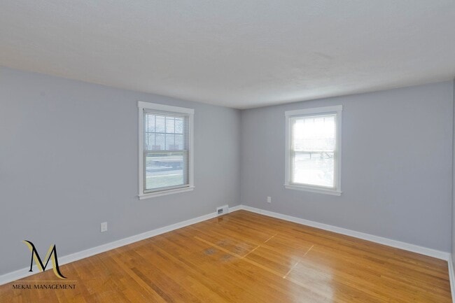 Building Photo - 3 Bedroom Single Family Home in East Forest Park Springfield, MA!