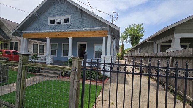 Building Photo - 2117 Marion St