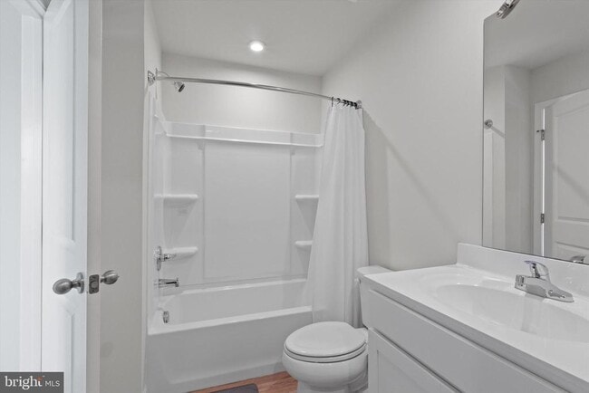 Building Photo - 2574 Laurel Pk Dr