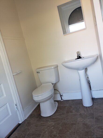 Bathroom - 629 W 4th St