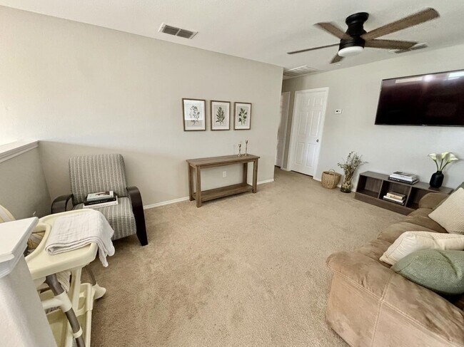 Building Photo - 11221 Sierra Gorda Dr