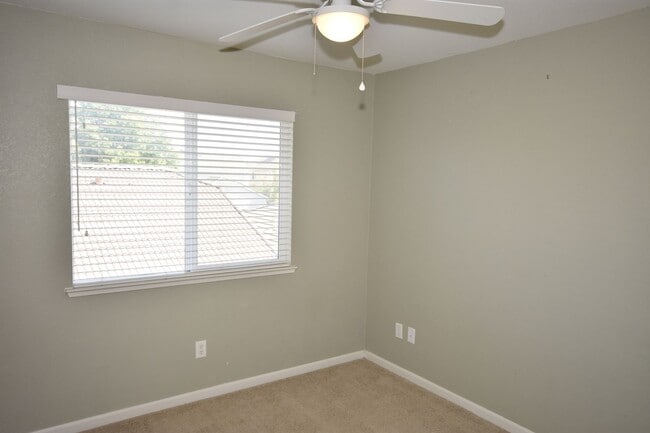 Building Photo - 1564 Blue Beaver Way