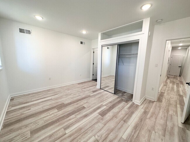 Building Photo - Renovated 2BR/2BA w/ Private Yard, Porch & In-Unit Laundry