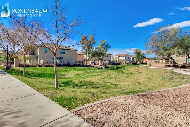 Building Photo - 9336 S 33rd Dr