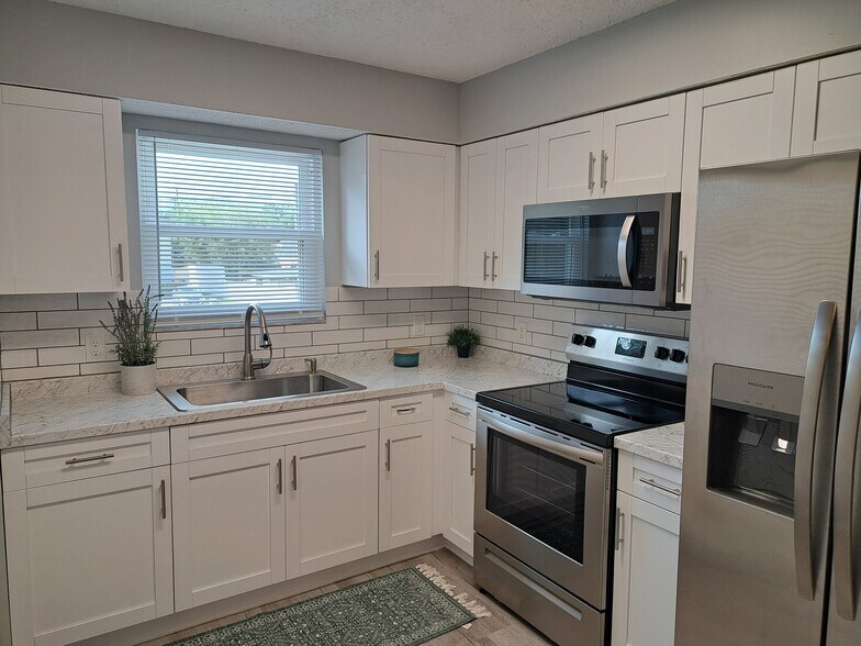 Building Photo - 6405 Cooper Ln