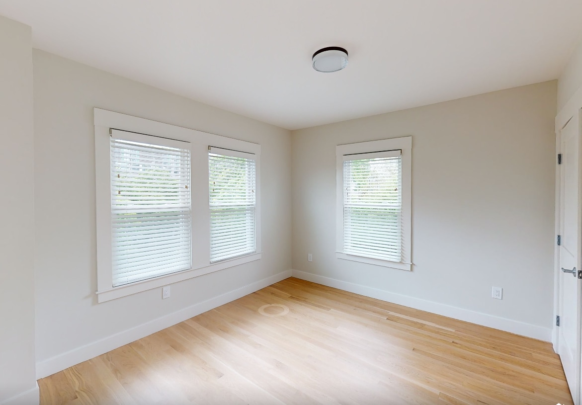 Building Photo - 208 Banks St