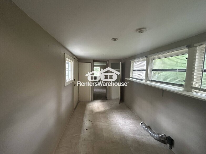 Building Photo - 837 Wear Dr