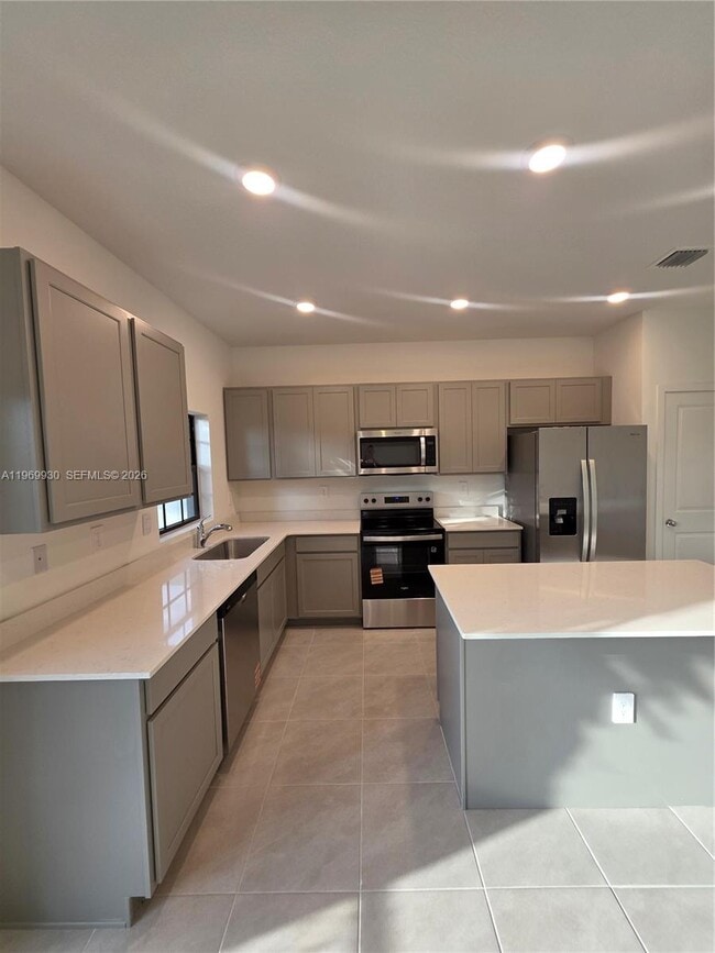 Building Photo - 1114 SW 9th Ave