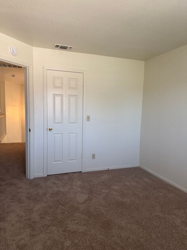 Building Photo - 8317 Bramble Bush Cir