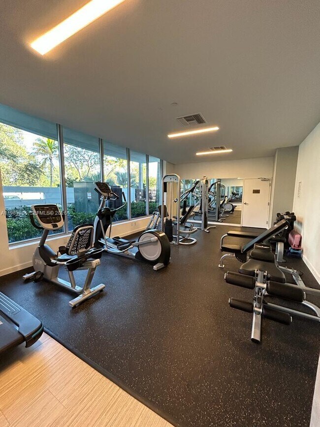 Building Photo - 13800 Highland Dr