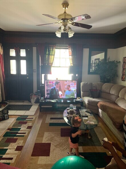 Building Photo - 418 Edgemont St