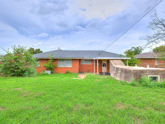 Building Photo - 1212 Lynnwood Dr