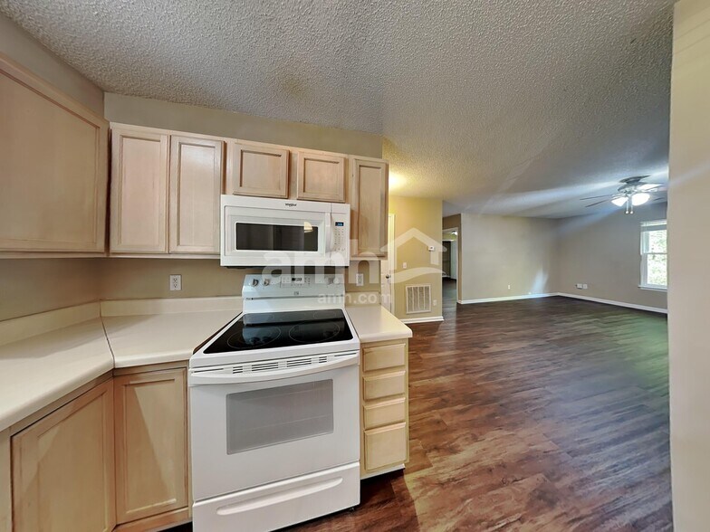 Building Photo - 5008 Lonita St