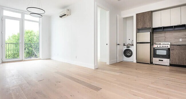 Building Photo - 491 Evergreen Avenue