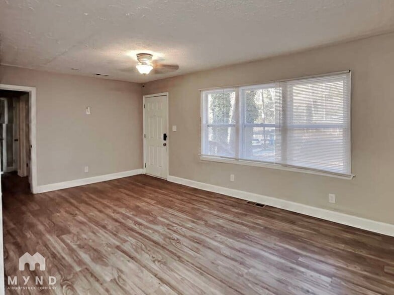 Building Photo - 2312 Polar Rock Ave SW