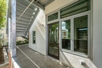 Building Photo - 1932 Kearney Ave