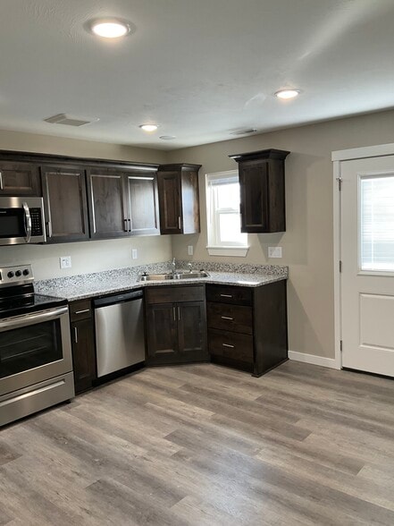 Building Photo - 531 Trails End