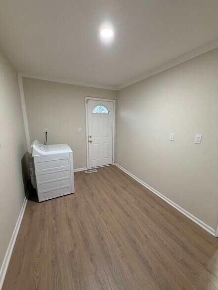 Building Photo - 10001 Paxton Rd