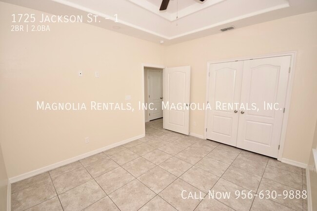 Building Photo - Weslaco Apartment for Rent - Westgate Vill...