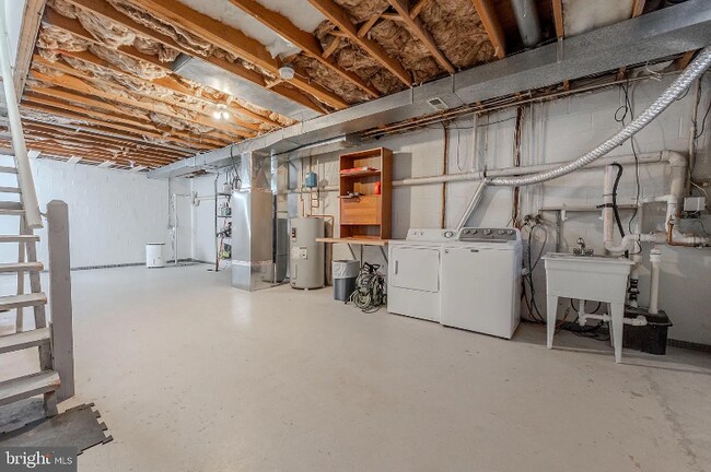 Building Photo - 712 Woodlawn Ave