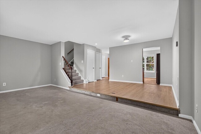 Building Photo - 8346 Stationhouse Ct