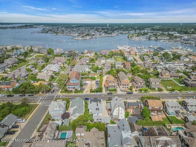 Building Photo - 683 Main Ave