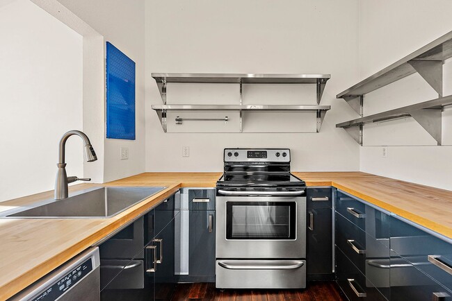 Building Photo - Top-Floor Condo with Panoramic Lake Easter Views, Vaulted Ceilings & Modern Updates!