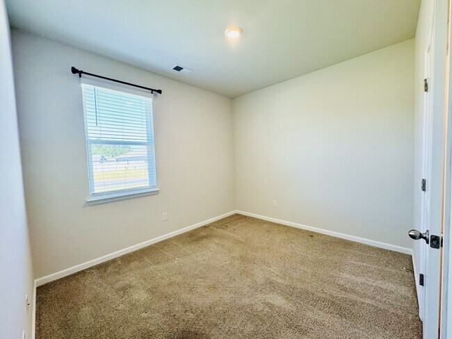 Building Photo - 1805 Castlebay Dr