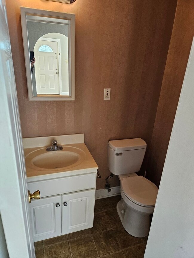 Building Photo - Large Cape Cod