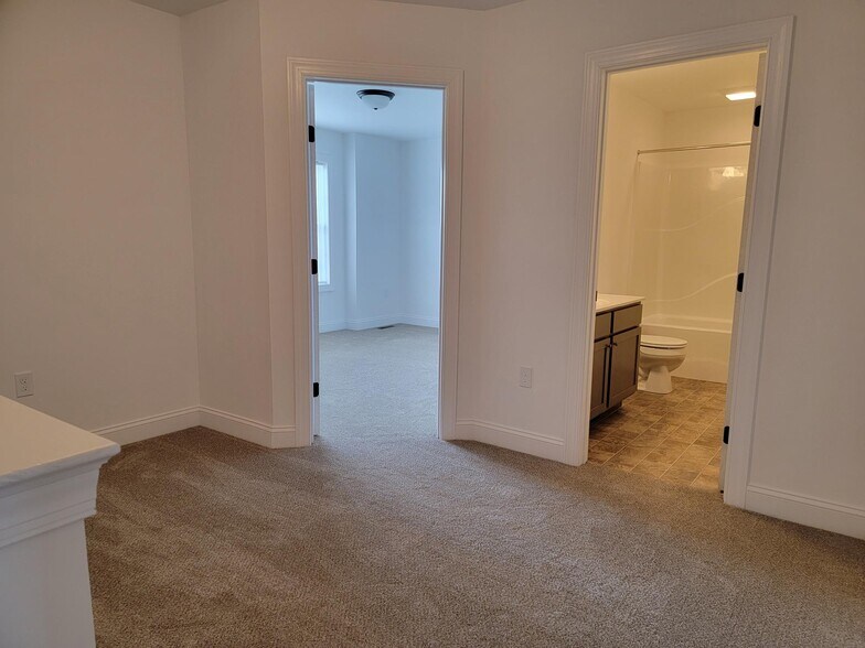 Building Photo - 438 Masonic Dr