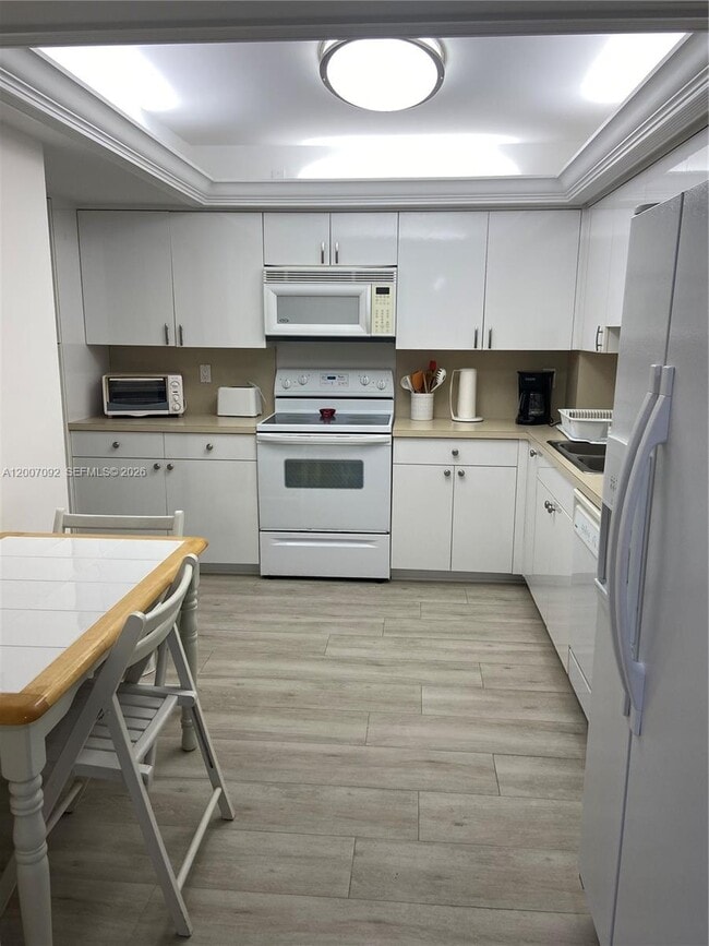 Building Photo - 5100 N Ocean Blvd