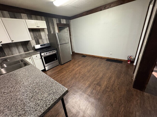 Building Photo - 334 N Mantua St
