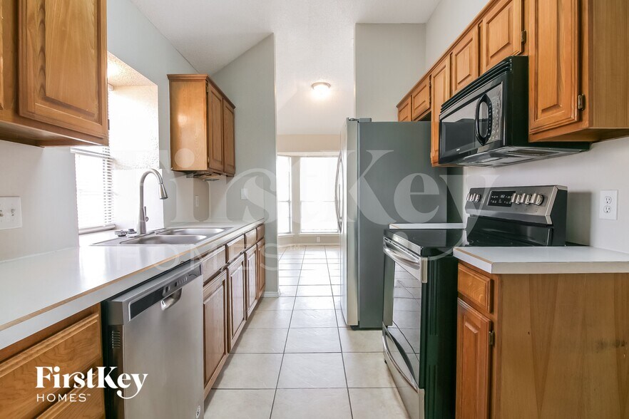 Building Photo - 903 Hillwood Ct