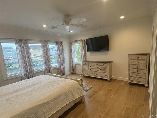 Building Photo - 69 S Bay Ave