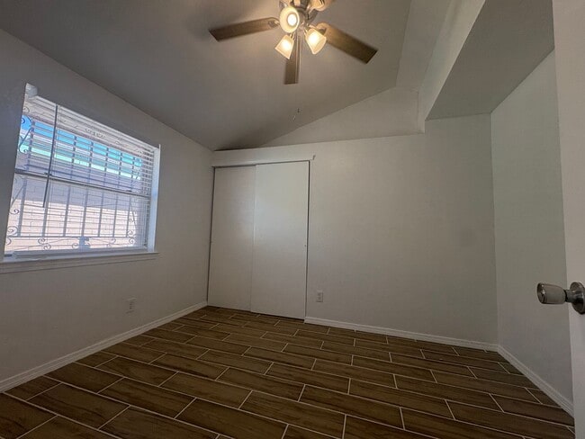 Building Photo - EASTSIDE DUPLEX FOR RENT