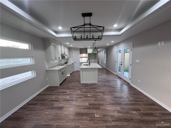 Building Photo - 19 La Paloma Ave