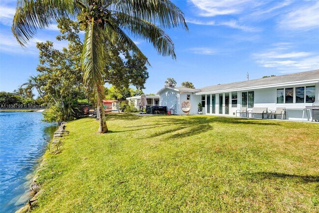 Building Photo - 10850 NW 29th Manor