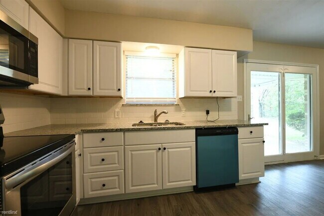Building Photo - Updated 3BR/2BA Brick Home with Granite Kitchen & Fenced Yard — Kaufman ISD